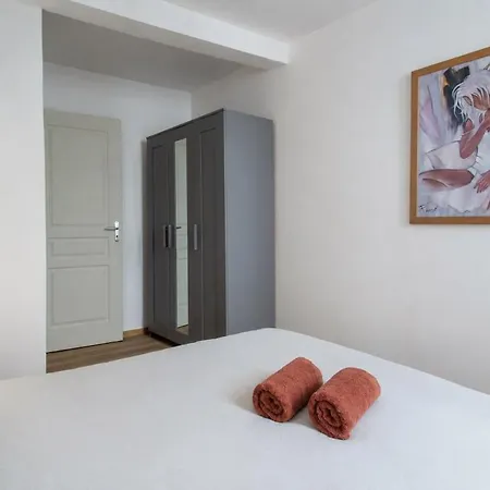 T2 Renove - Frais L'ete - Wifi -smart Tv - Parking Proche *
